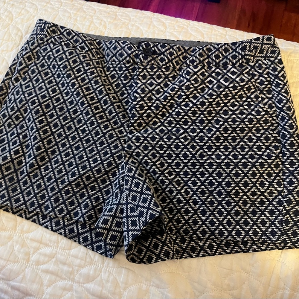Banana Republic Black and White Geometric Women's Shorts
